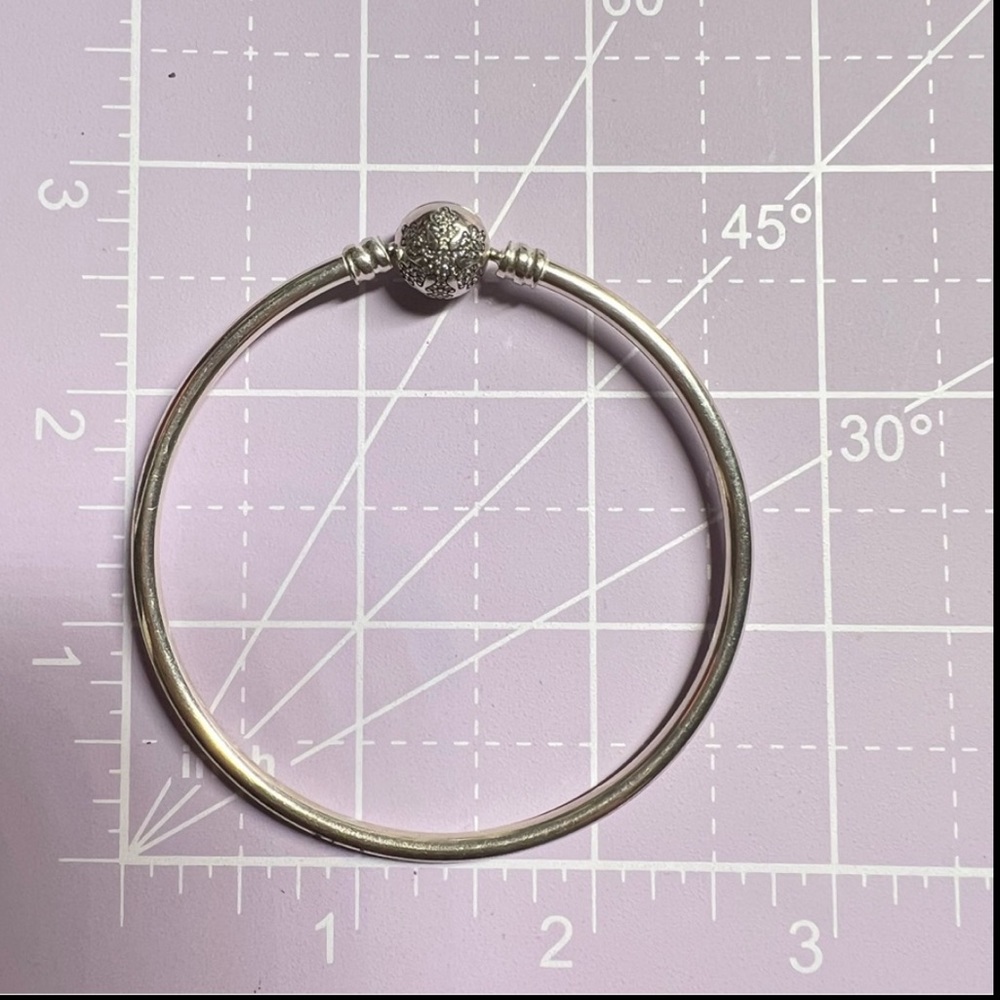Pandora Limited Edition Unique Snowflake Bangle 7.5in - Picture 6 of 6